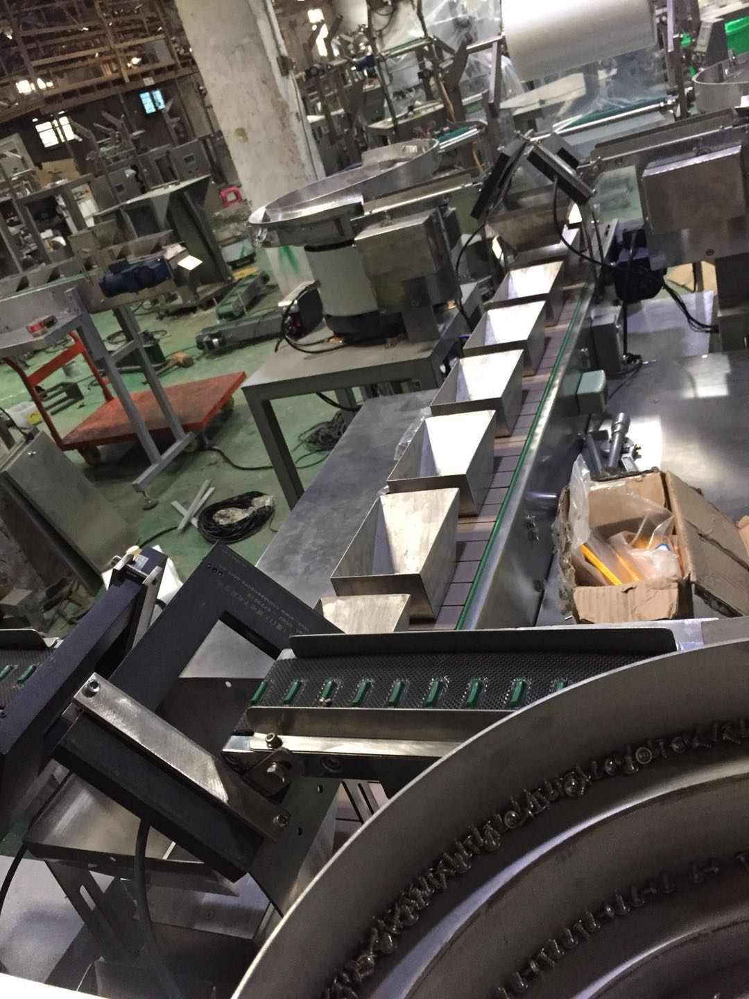 feeder with hopper.jpg